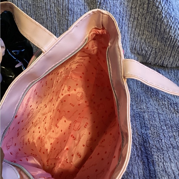 2 Hello Kitty purses - Picture 9 of 11